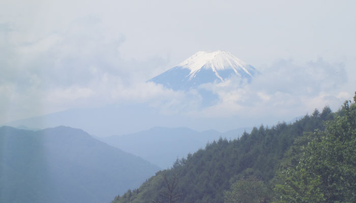 柳沢峠から見る富士山