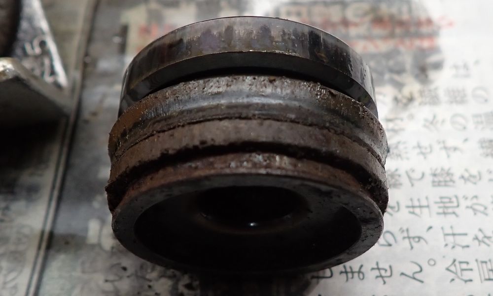 プッシュレバーのピストン