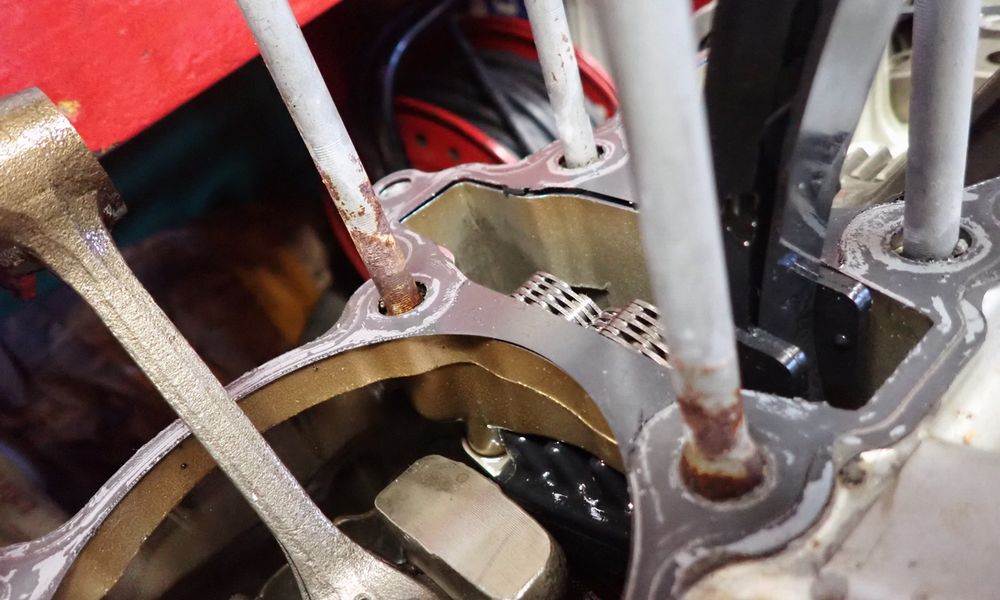 ピストンとカムシャフトの組み込み - XJR乗りを応援する、バイク親父の ピストンとカムシャフトの組み込み - XJR乗りを応援する、バイク親父の