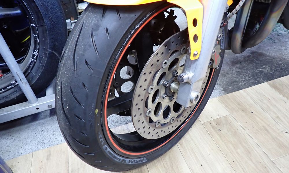 Fタイヤを取り付けました。