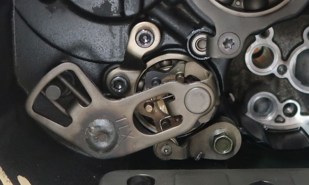 変更されたシフトカムのストッパプレート