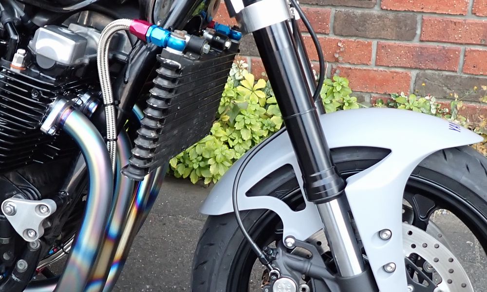 オイルクーラーとフォークの組み合わせ