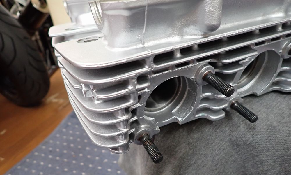 耐熱塗装もされているシリンダーヘッド 耐熱塗装もされているシリンダーヘッド