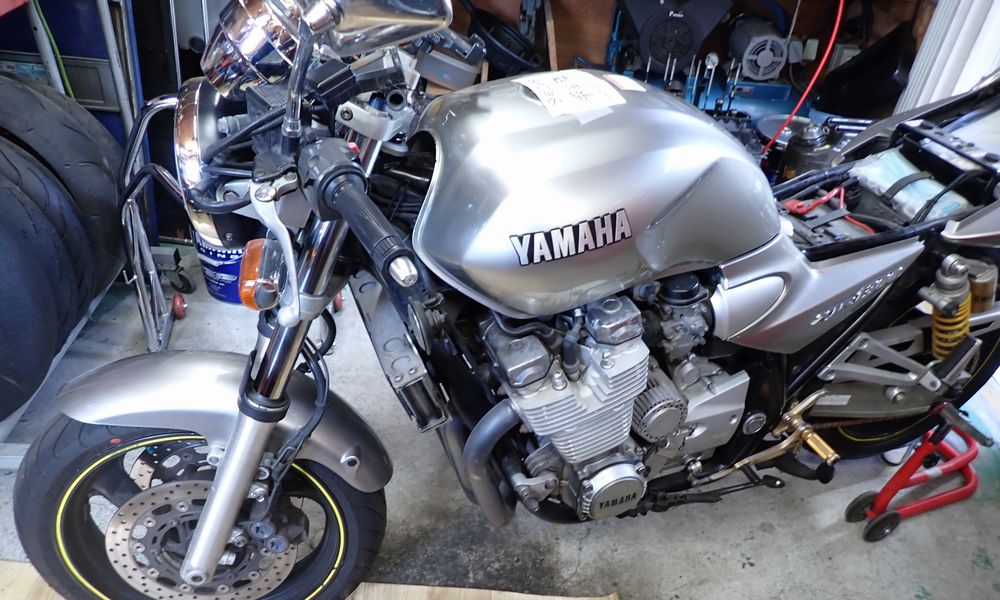 低いセパハンが装着されています。 低いセパハンが装着されています。