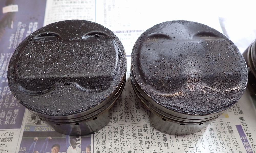 カーボンが蓄積されたピストン カーボンが蓄積されたピストン